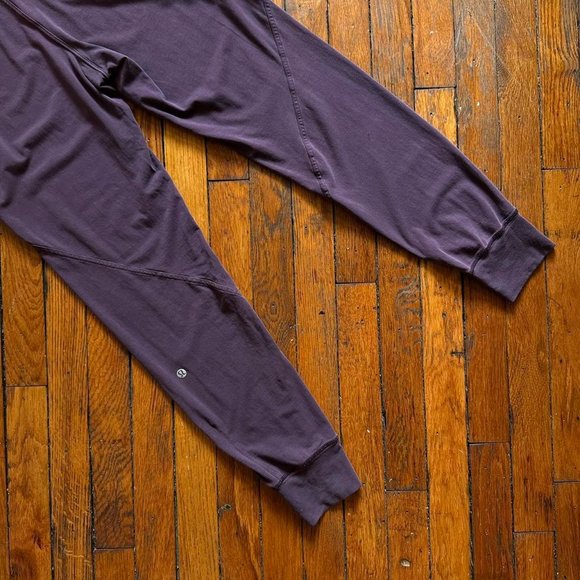Lululemon Meant To Move‎ Pant 27" Black Cherry W5AUOS Women Maroon Yoga Pants - Picture 6 of 7